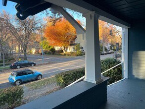 597 E 4th St in Chico, CA - Foto de edificio - Building Photo