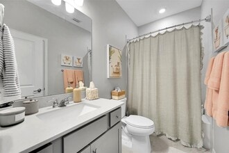 6112 Rancho Ln in Greenacres, FL - Foto de edificio - Building Photo