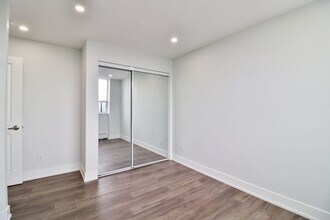 15 Walmer Rd in Toronto, ON - Building Photo - Building Photo