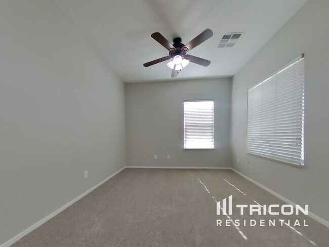 19226 W Monroe St in Buckeye, AZ - Foto de edificio - Building Photo