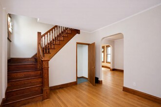 1689 Marshall Ave in St. Paul, MN - Building Photo - Building Photo