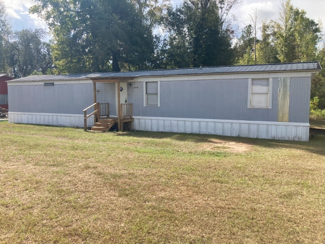 2800 Kynesville Rd in Cottondale, FL - Building Photo - Building Photo