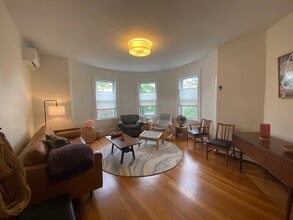 90 Robbins Rd in Arlington, MA - Building Photo - Building Photo