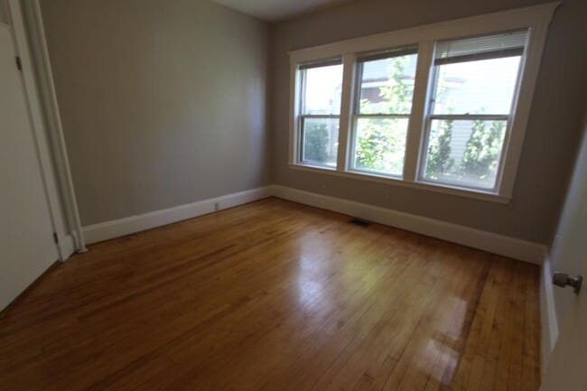 12 Pleasant St in Cambridge, MA - Building Photo - Building Photo