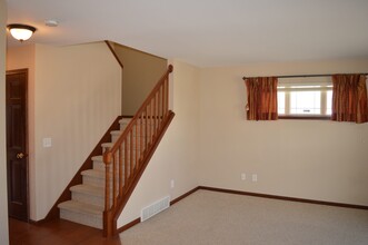 9009 Ancient Oak Ln in Verona, WI - Foto de edificio - Building Photo