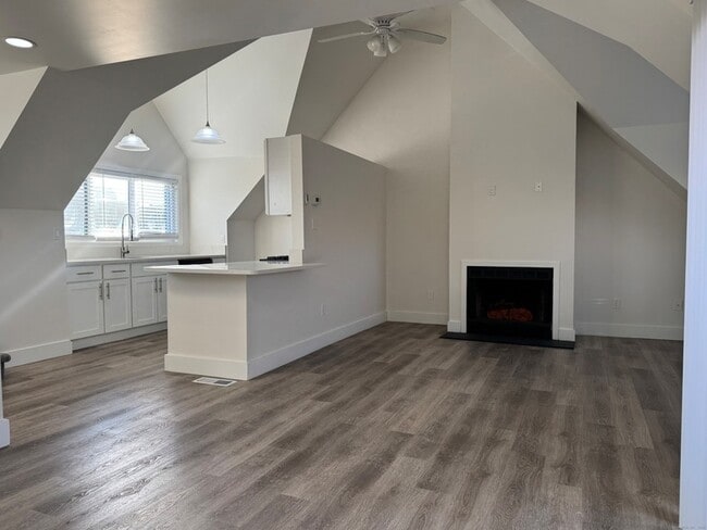 81 Montoya Dr in Branford, CT - Foto de edificio - Building Photo