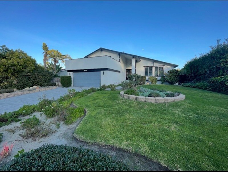 13161 Shalimar Pl in Del Mar, CA - Building Photo