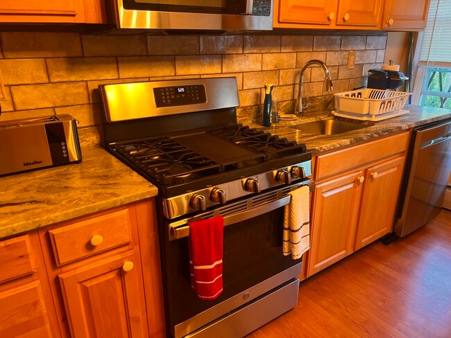 71 Warren St, Unit 1 plus bedroom Wooster Sq in New Haven, CT - Foto de edificio - Building Photo