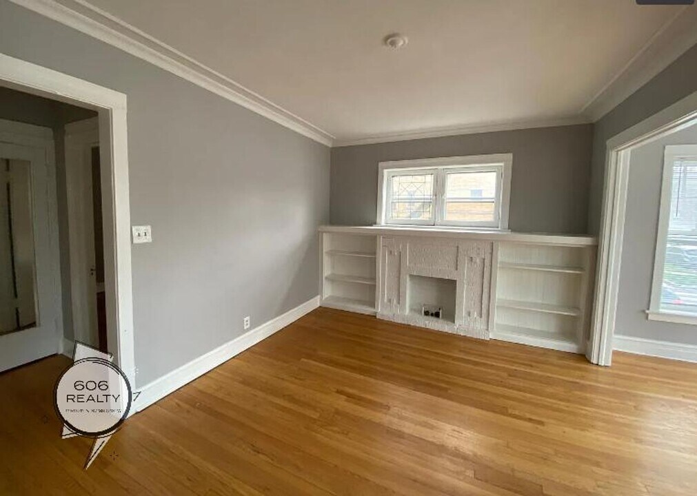 4501 N Troy St in Chicago, IL - Building Photo