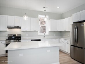 2650 N Sawyer Ave in Chicago, IL - Building Photo - Building Photo