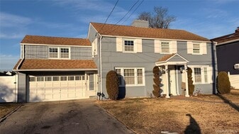185 Weir St in Hempstead, NY - Building Photo