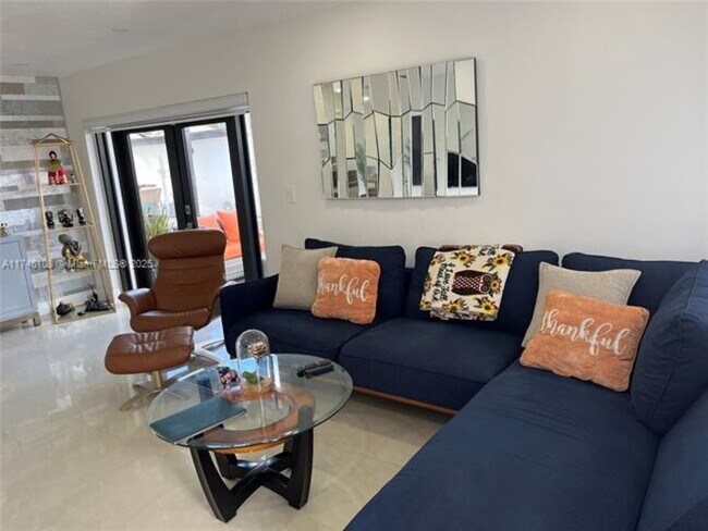 394 NW 133rd Ct in Miami, FL - Foto de edificio - Building Photo