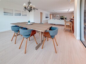 1 Grove Isle Dr in Miami, FL - Building Photo - Building Photo