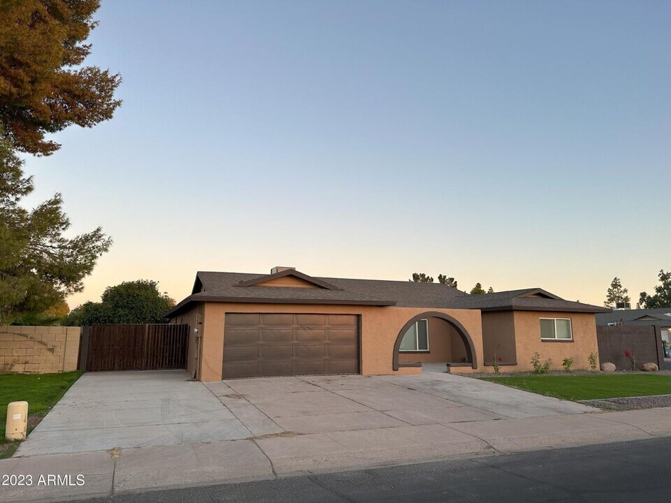 14201 N 55th Dr in Glendale, AZ - Building Photo