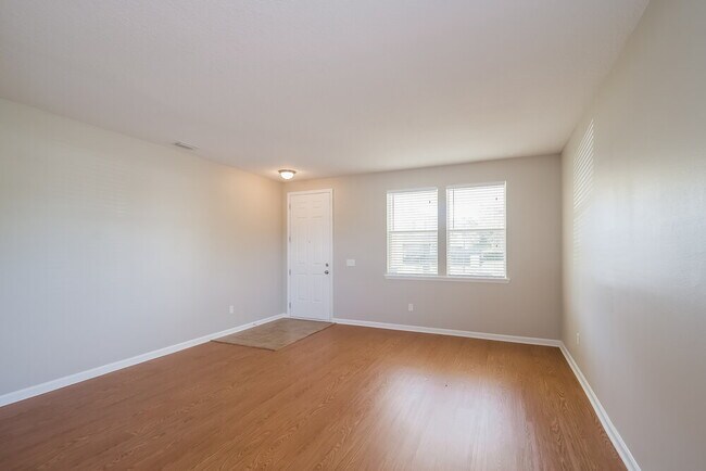 2321 Brian Lakes Dr E in Jacksonville, FL - Foto de edificio - Building Photo