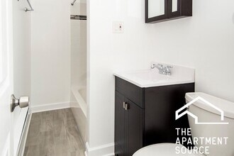 536 1/2 W Cornelia Ave in Chicago, IL - Building Photo - Building Photo