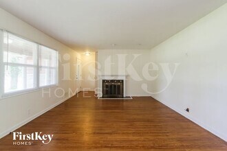 5318 Glencairn Ln in Indianapolis, IN - Building Photo - Building Photo