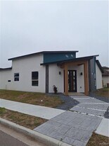 9 Rivera St in Edinburg, TX - Building Photo
