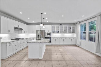 11 Barnes Rd in Tustin, CA - Building Photo - Building Photo