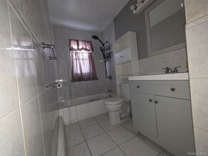 657 N Delaware Ave in Lindenhurst, NY - Building Photo - Building Photo