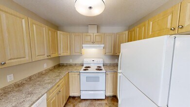 9907-99109 109 Ave in Grande Prairie, AB - Building Photo - Building Photo