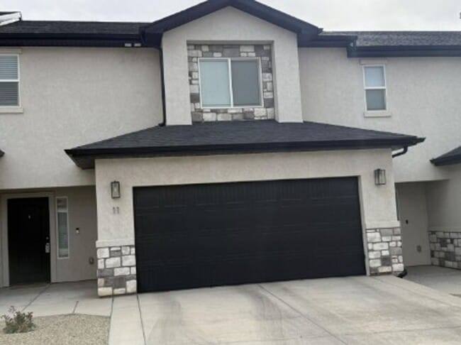 property at 668 E Fiddlers Canyon Rd