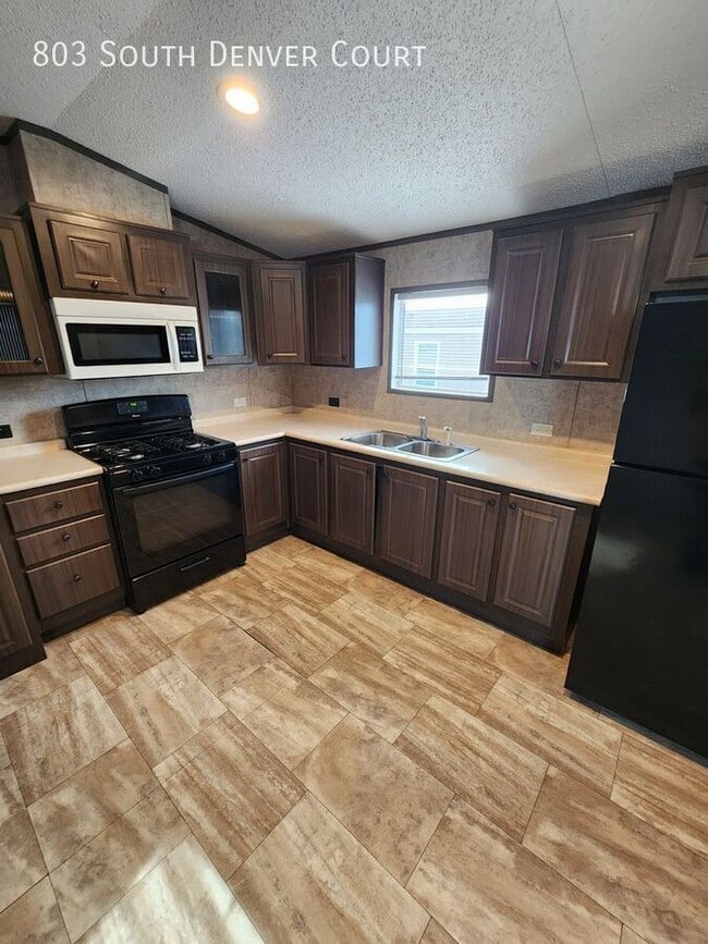 803 S Denver Ct in Stillwater, OK - Building Photo - Building Photo