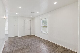 1006 SE 51st St in Oklahoma City, OK - Building Photo - Building Photo