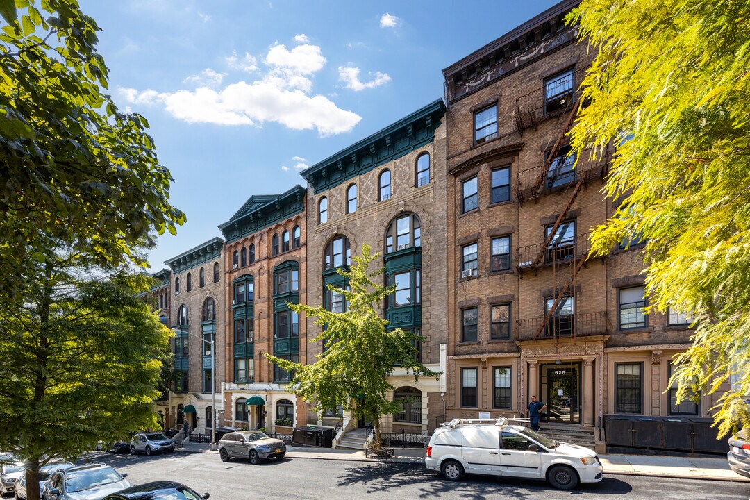 526 W 123rd St in New York, NY - Foto de edificio