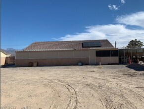 360 S Blagg Rd in Pahrump, NV - Building Photo - Building Photo