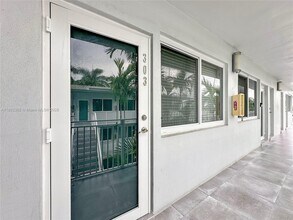 2430 NE 135th St in North Miami, FL - Building Photo - Building Photo