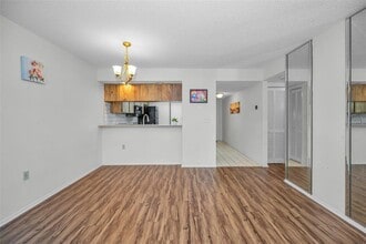 103 Lakeview Pl in Oldsmar, FL - Building Photo - Building Photo