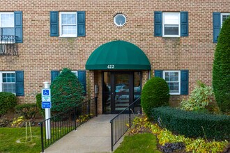 Chateau Villa in Staten Island, NY - Foto de edificio - Building Photo