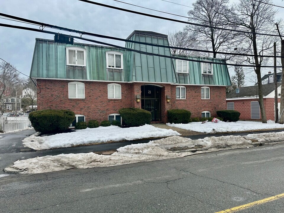 21 Greenwood St, Unit 7 in Melrose, MA - Foto de edificio