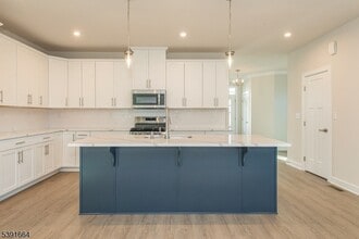 14 Willow Ln in Parsippany Troy Hills, NJ - Building Photo - Building Photo