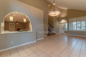 2326 Carriage Dr in Lodi, CA - Building Photo - Building Photo