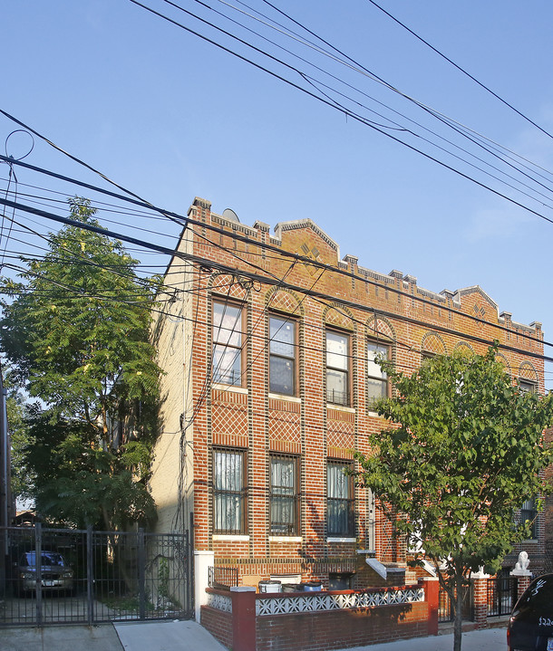 434 Montauk Ave in Brooklyn, NY - Building Photo