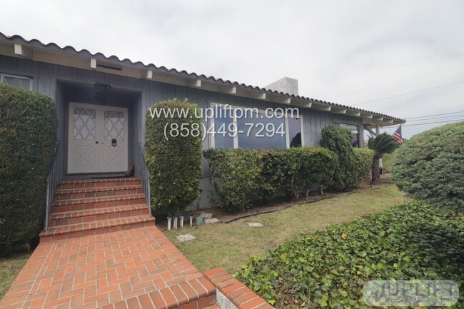 1764 Soledad Way in San Diego, CA - Building Photo - Building Photo