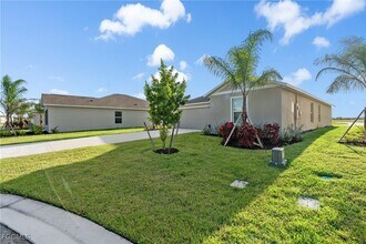 12212 Sydney Ct in Lehigh Acres, FL - Building Photo - Building Photo