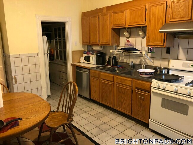14 Mt Hood Rd in Boston, MA - Building Photo - Building Photo