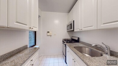 124 E 24th St in New York, NY - Building Photo - Building Photo