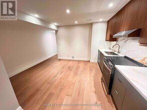 24 Sullivan St in Toronto, ON - Building Photo - Building Photo