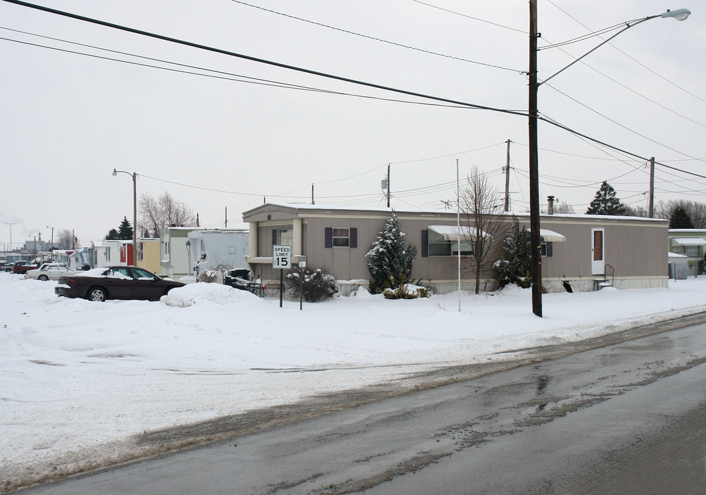 1521 N Countyline Rd in Fostoria, OH - Building Photo