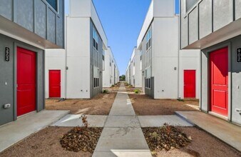 13588 Ella Blvd in Houston, TX - Building Photo - Building Photo