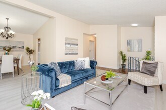 12343 New McLellan Rd in Surrey, BC - Building Photo - Building Photo