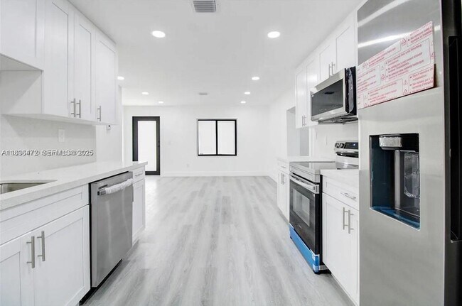 13885 NW 5th Ave in North Miami, FL - Foto de edificio - Building Photo