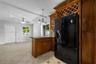 10045 SW 51st Terrace in Miami, FL - Building Photo - Building Photo