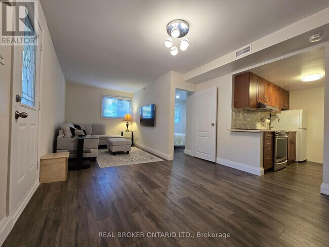 60 Heatherside Dr