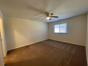 7235 Creekview Dr, Unit 12 in Cincinnati, OH - Foto de edificio - Building Photo