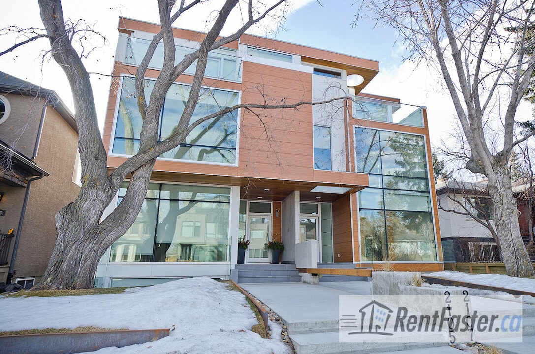 2107-2127 27 Ave SW in Calgary, AB - Building Photo